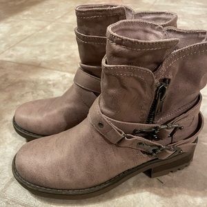 Moto boots. Carlos Santana. Like new!  Taupe. Sz. 6.  6” shaft and 1.5” heel.